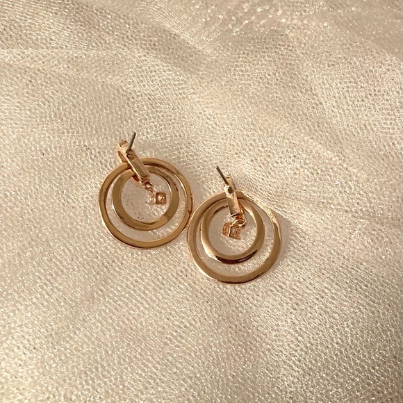 NWOT Sparkly earrings DILLARD’s - Picture 4 of 6